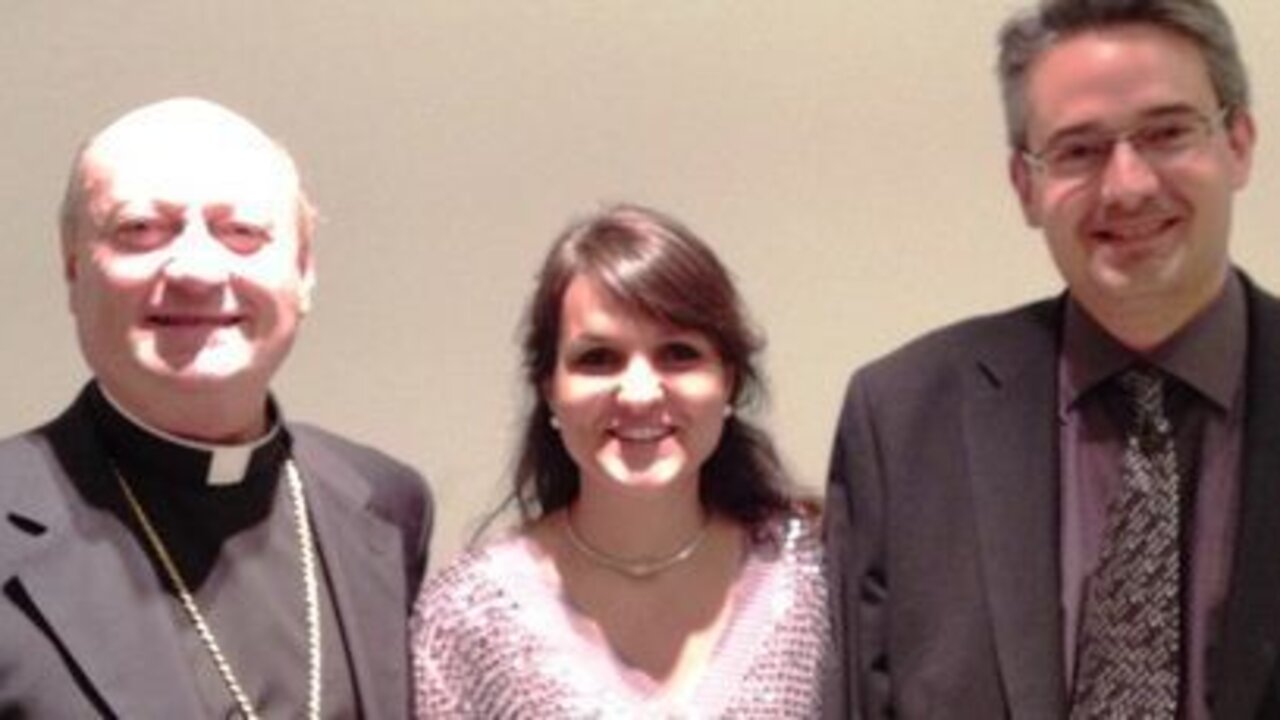 El presidente del Pontificio Consejo de la Cultura y los productores del documental