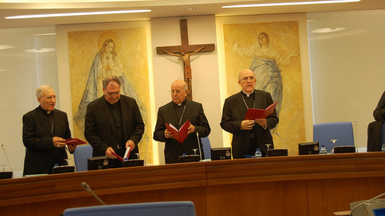 <p>Los obispos, reunidos en Comisi&oacute;n Permanente, han reiterado en un comunicado la defensa de la vida humana desde su concepci&oacute;n hasta la muerte.</p>