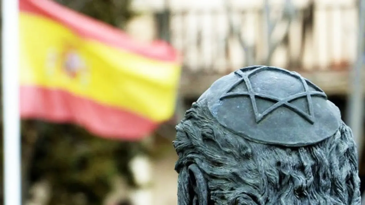 Estatua de un judío sefardí.