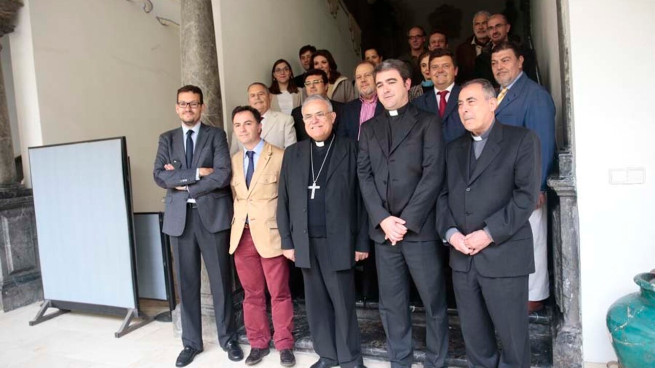 El obispo de C&oacute;rdoba con periodistas. Foto: di&oacute;cesis de C&oacute;rdoba. 
