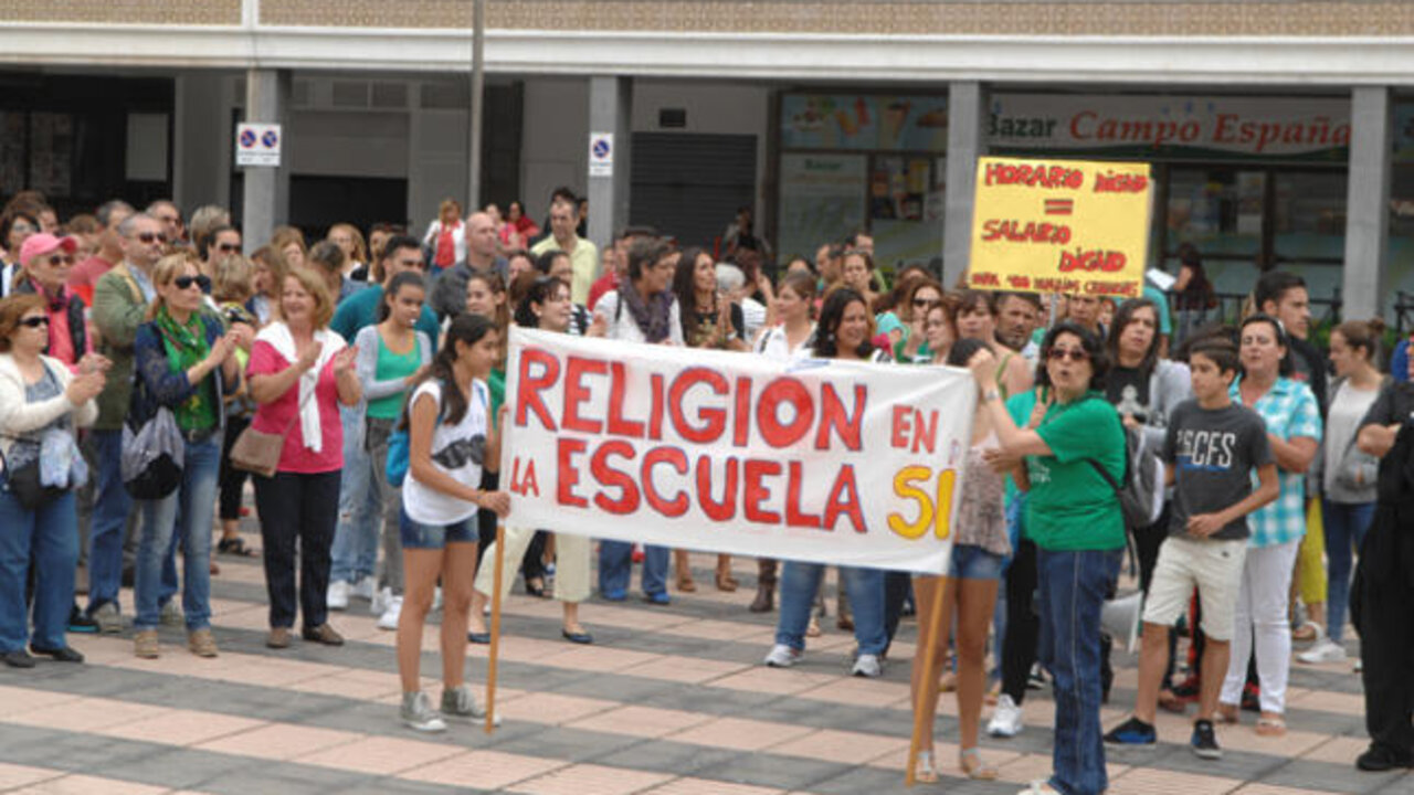 Protesta de profesores de Religi&oacute;n. Foto: Juan Carlos Castro. Las Provincias. 