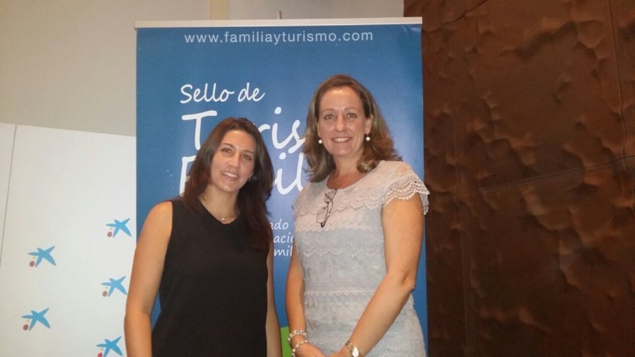 Eva Holgado, a la derecha, presidenta de Familias Numerosas. 