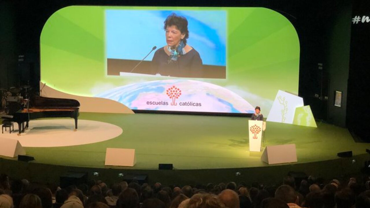 La ministra Isabel Cela&aacute; en la inaguraci&oacute;n del XV Congreso de Escuelas Cat&oacute;licas.