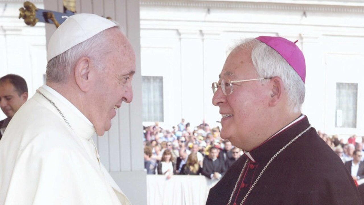 El Papa Francisco con Juan Antonio Reig Pla, obispo em&eacute;rito de Alcal&aacute; de Henares.