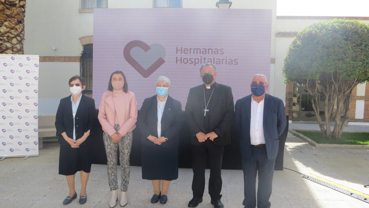 Gin&eacute;s Garc&iacute;a Beltr&aacute;n con Hermanas Hospitalarias.