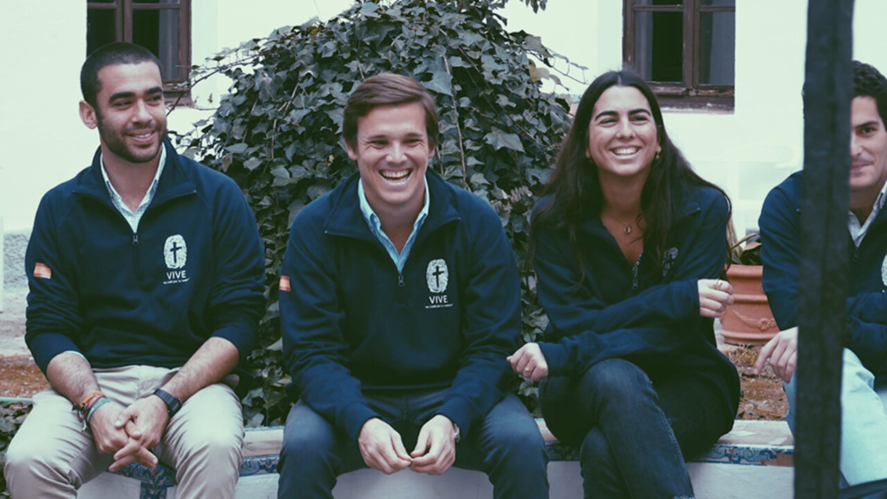 J&oacute;venes del Regnum Christi.