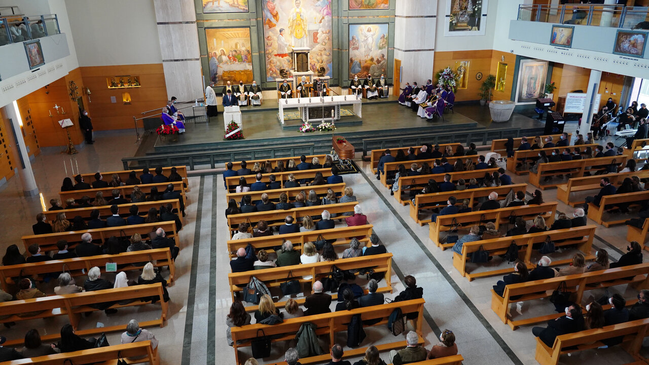 Funeral de Justo Aznar, parroquia de San Josemaría. S&aacute;iz/AVAN