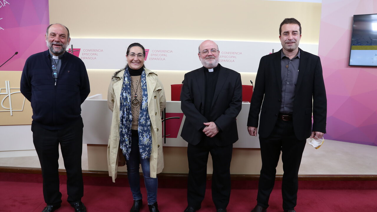 Jos&eacute; Mar&iacute;a Calder&oacute;n, primero a la izquierda, en la presentaci&oacute;n de la Jornada Mundial de las Vocaciones.