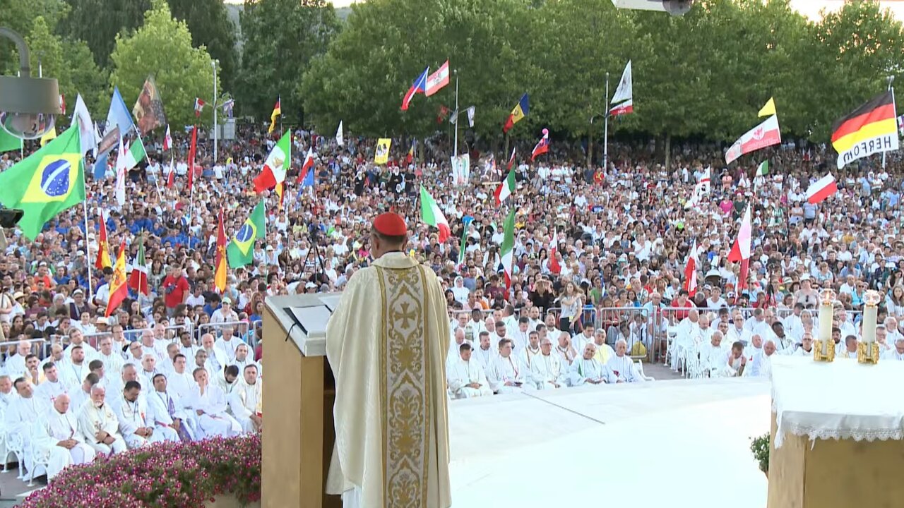 Misa multitudinaria del cardenal Omella en Medjugorje. 