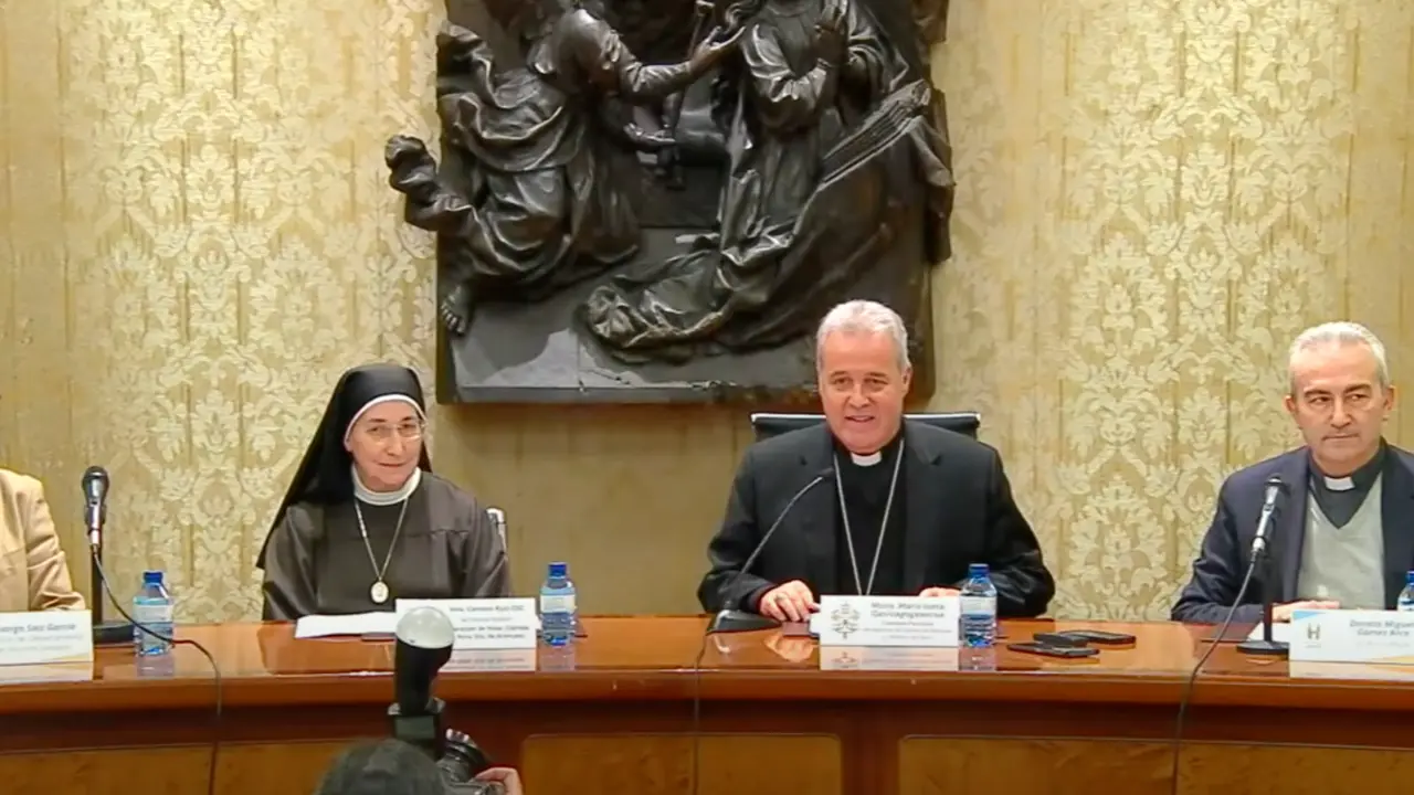 Rueda de prensa del 24 de junio: Mario Iceta, Hna. Carmen Ruiz OSC, secretaria de la Federación de Hermanas Clarisas de Ntra. Sra. de Aránzazu; Donato Miguel Gómez Arce, vicario judicial de la archidiócesis de Burgos; Rodrigo Saiz García, director del Departamento de Asuntos Jurídicos del Arzobispado de Burgos.