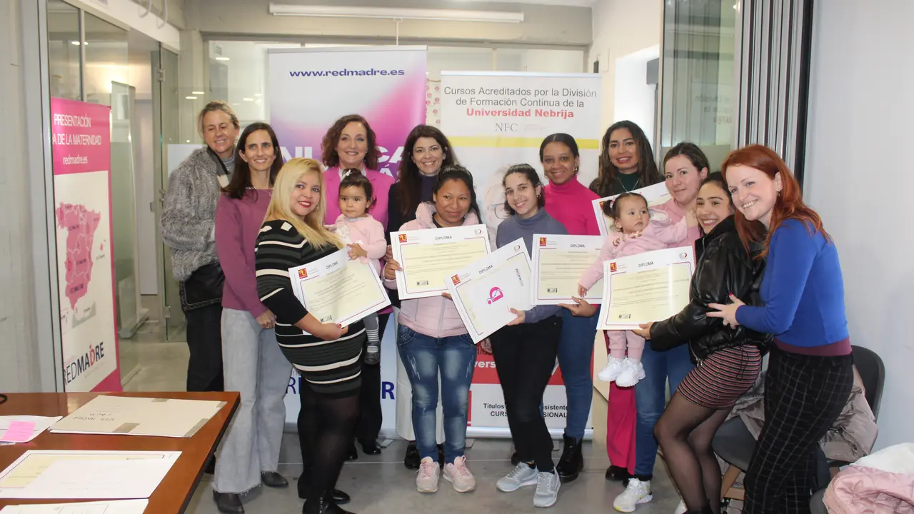 Madres ayudadas por la Fundación RedMadre.