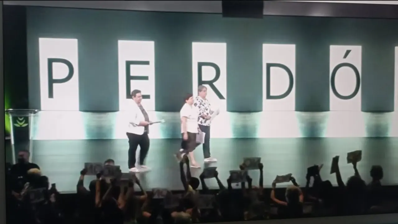 Las supervivientes del Patronato de Protección a la Mujer se rebelan en el acto de 'petición de perdón' de la Confer. Foto: redes sociales.