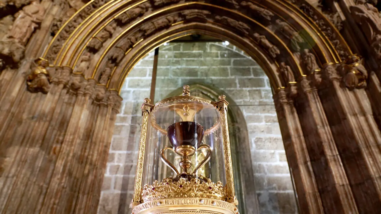 El Santo Cáliz, en la Capilla del Santo Cáliz de la Catedral de Valencia (Firma "A. Saiz" / Delegación Medios Arzobispado).