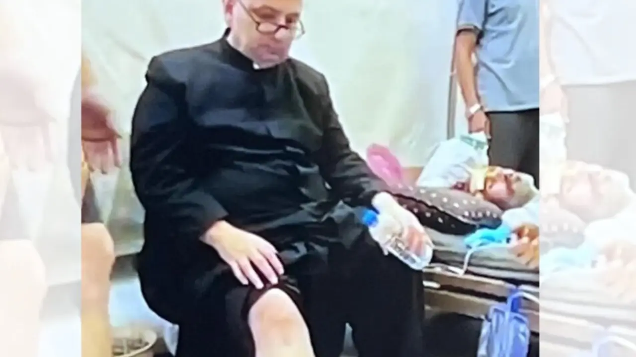 El párroco, el Padre Gabriel Romanelli, herido en el ataque a la parroquia católica de Gaza. © lpg.org | ACN