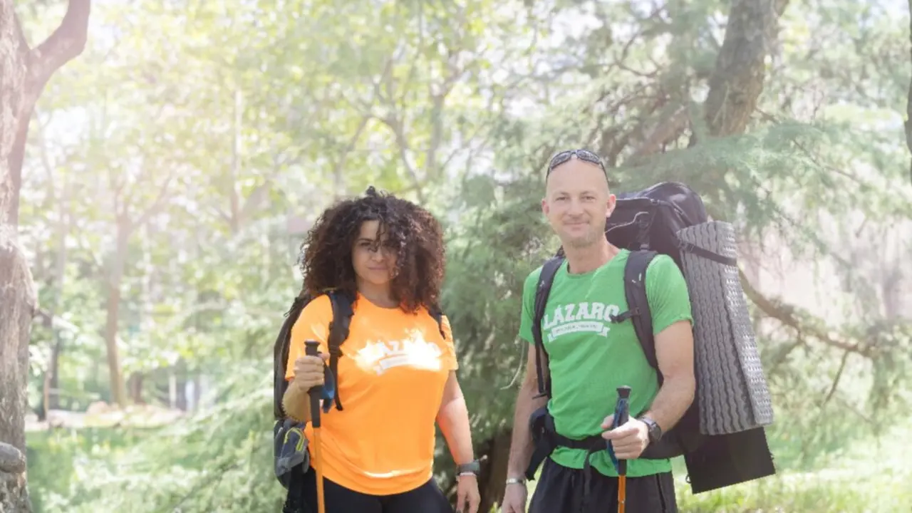 Marco e Ilde cruzando los Pirineos a favor de los Hogares Lázaro.