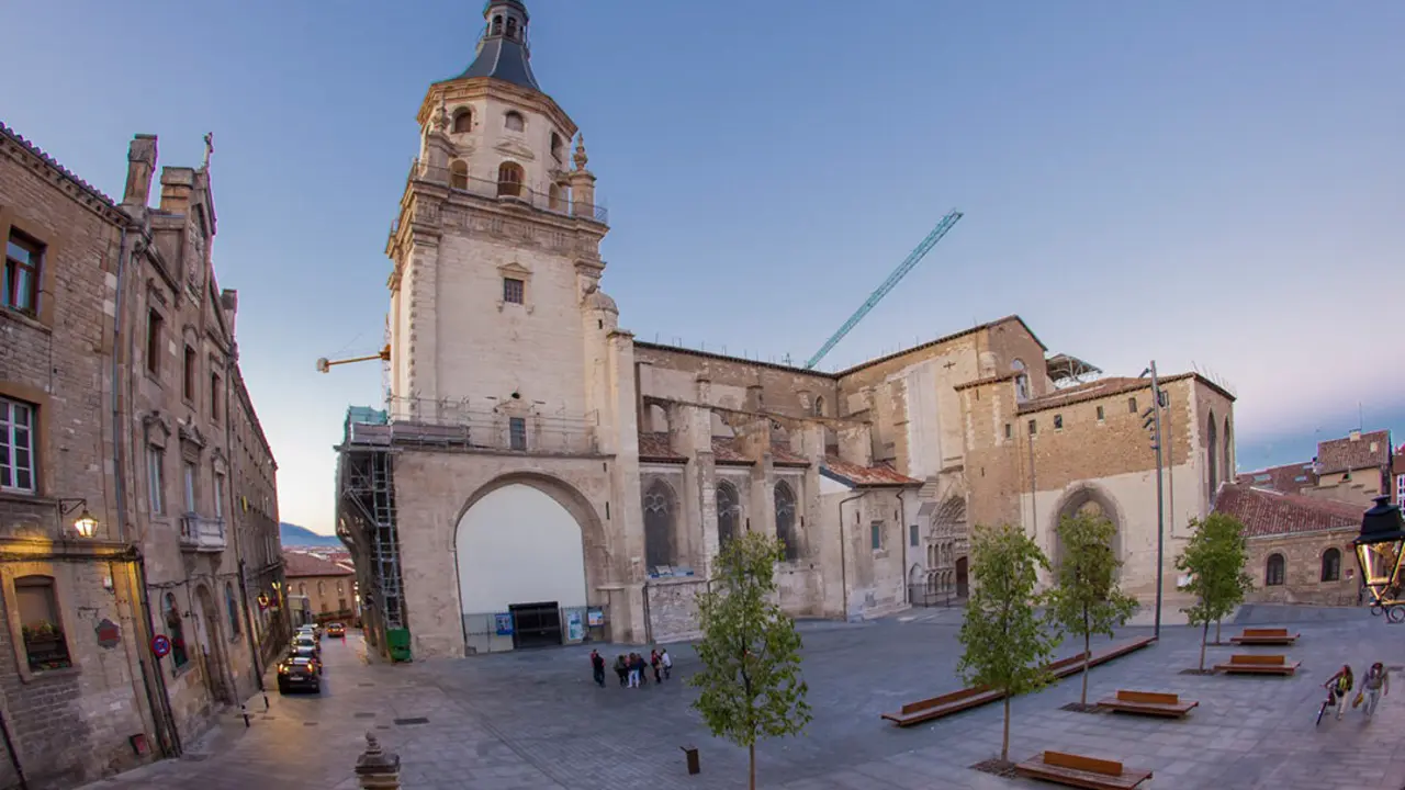 Santa María de Vitoria, musa de Ken Follett.