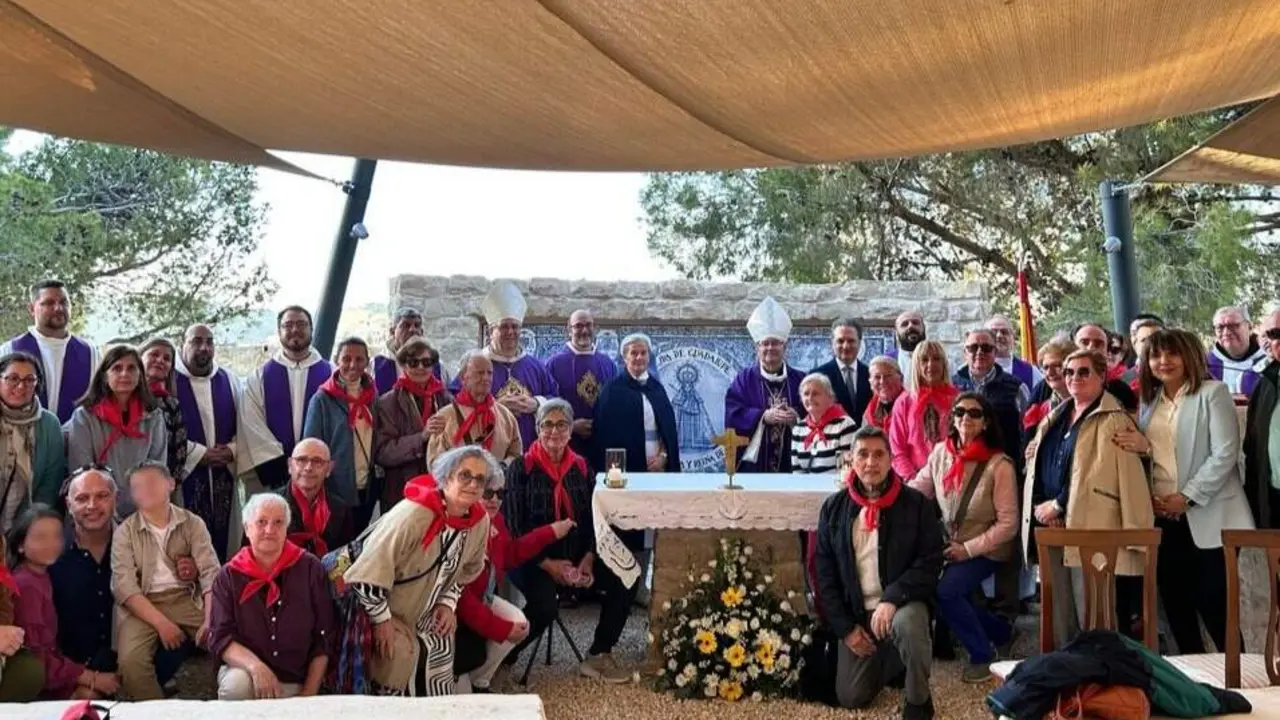 Peregrinación con 50 personas para inaugurar una capilla en el Campo de los Pastores, en Belén.