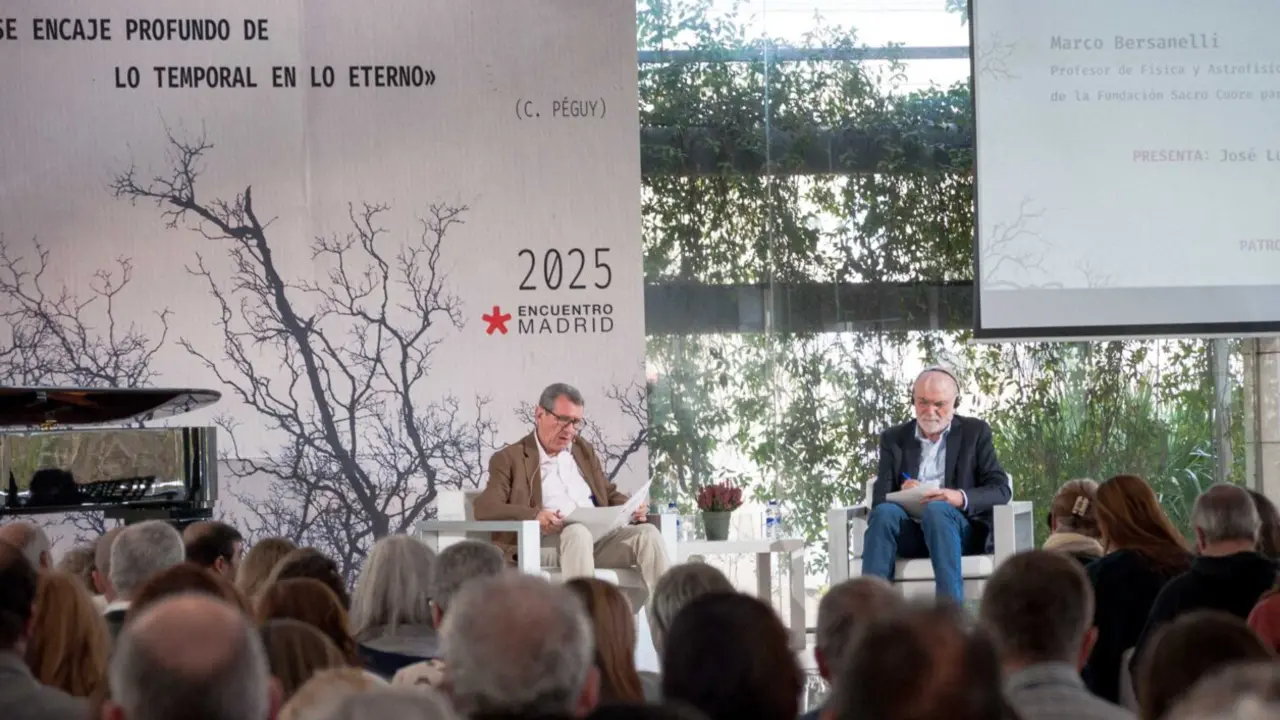 Marco Bersanelli con José Luis Restán en EncuentroMadrid 2025.
