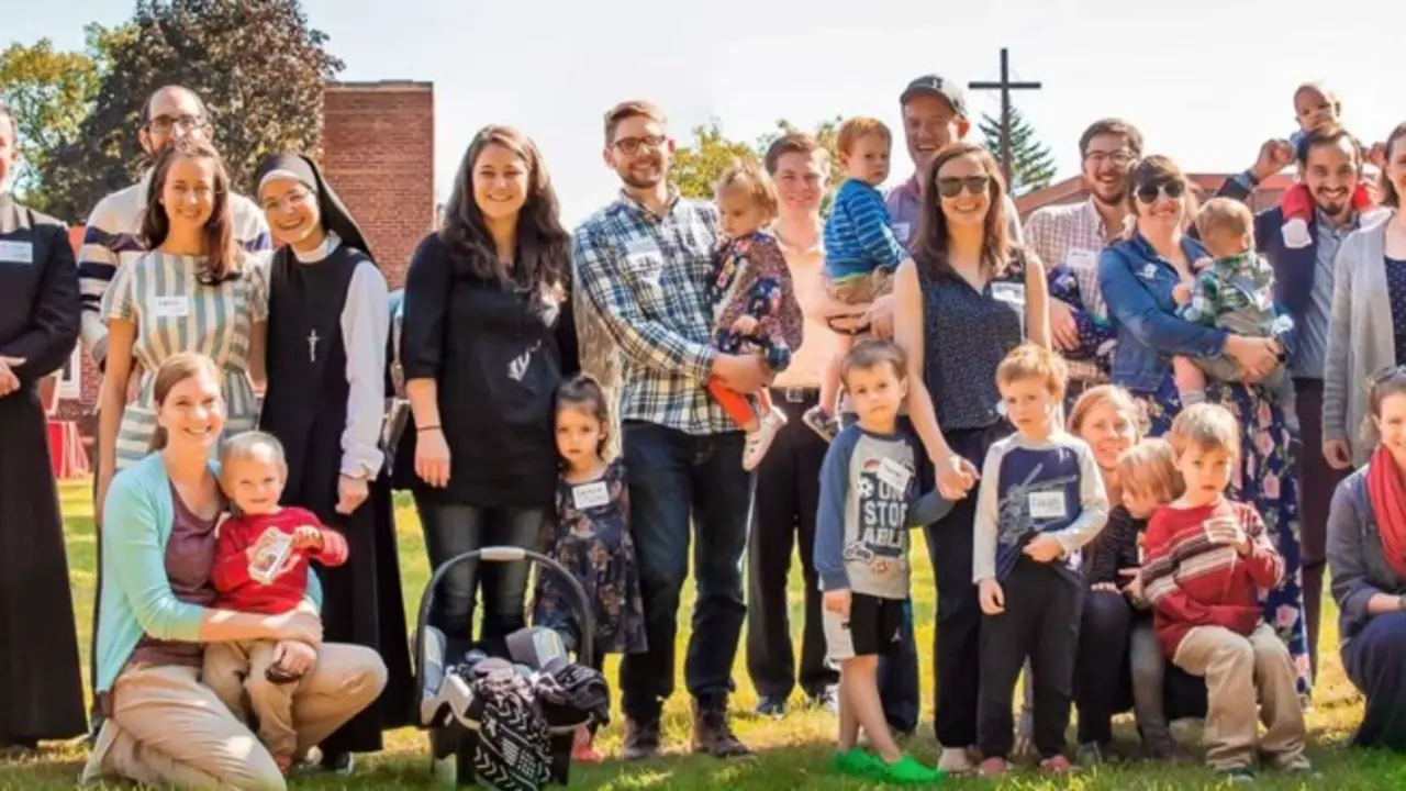 Miembros de Pro Ecclesia Santa. Imagen: web de la institución.