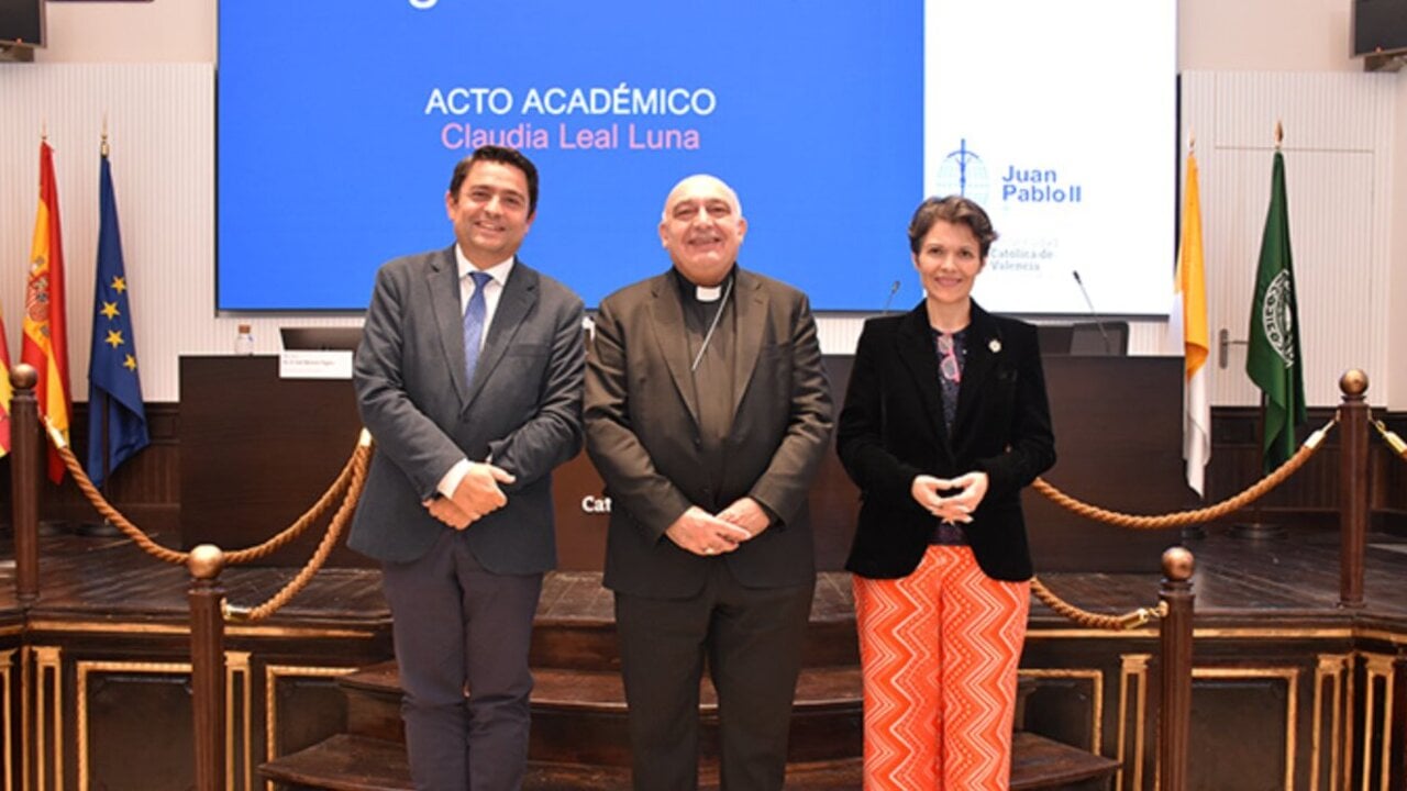 Jos&eacute; Manuel Pag&aacute;n, Enrique Benavent y Claudia Leal. Foto: UCV