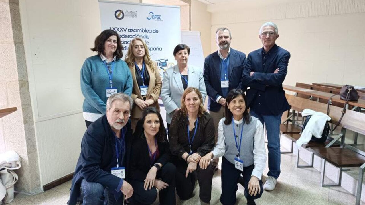 Jos&eacute; Francisco Serrano Oceja con otros miembros de la Junta Directiva de FAPE.