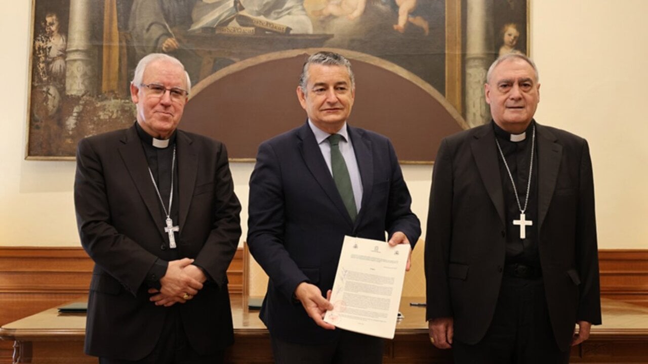 Jos&eacute; &Aacute;ngel Saiz Meneses, Antonio Sanz y Jos&eacute; Mar&iacute;a Gil Tamayo.