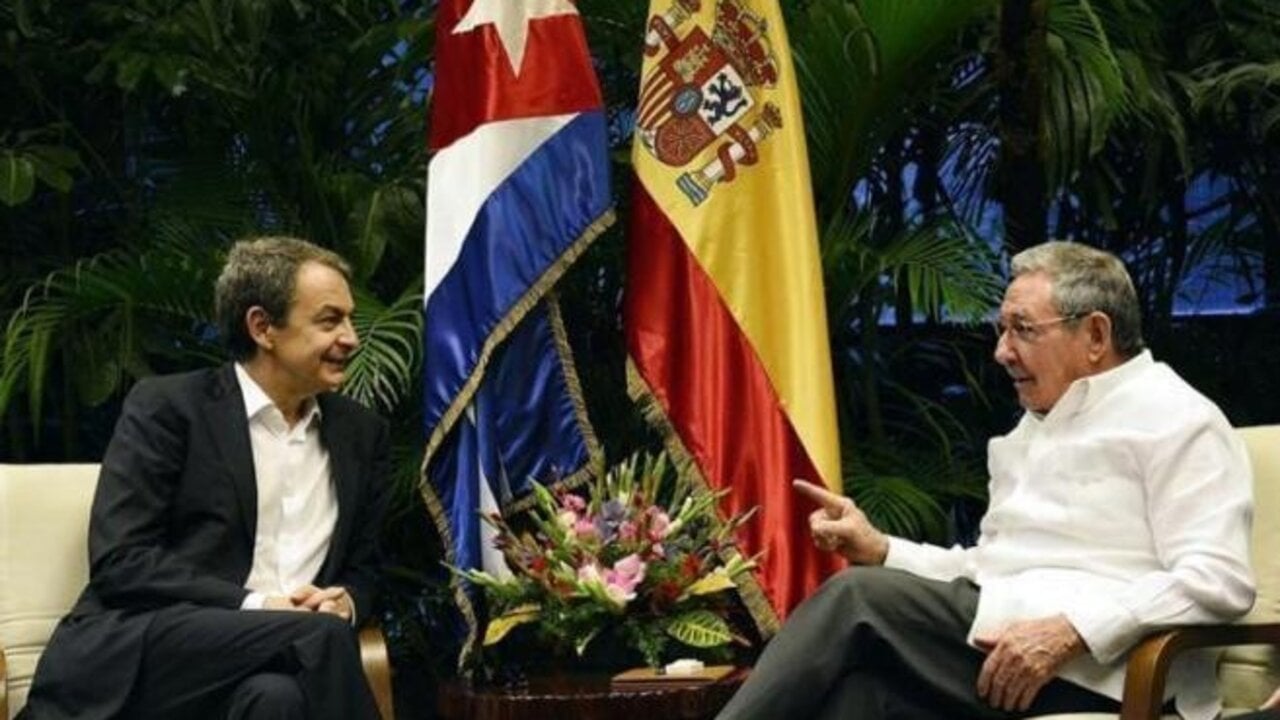 Jos&eacute; Luis Rodr&iacute;guez Zapatero y Ra&uacute;l Castro.