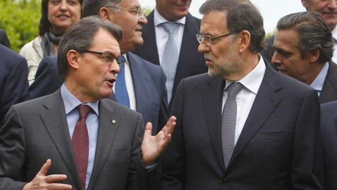 Mariano Rajoy conversa con Artur Mas.