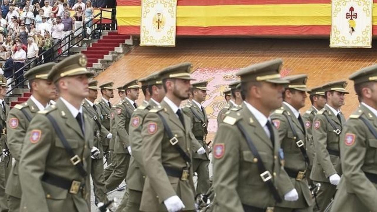 Militares españoles durante una jura de bandera.