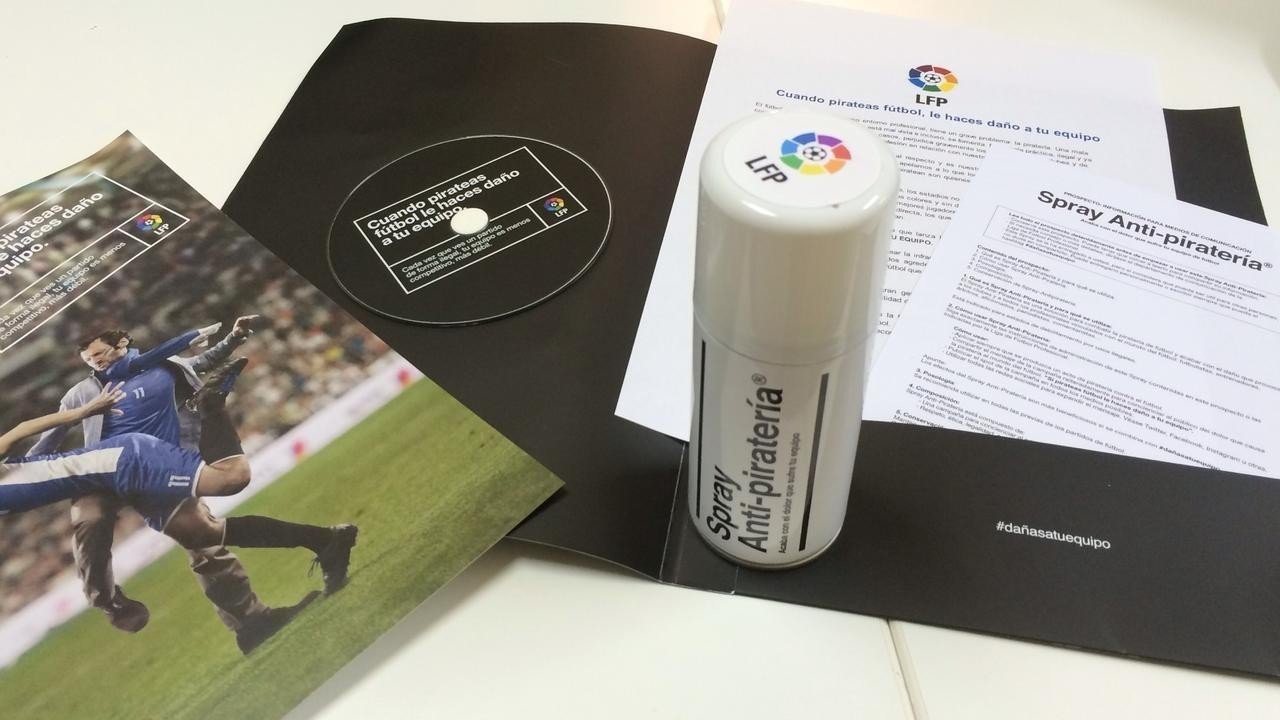 El spray de Reflex enviado por la LFP a los medios de comunicación como parte de la campaña 'Dañas a tu equipo'.