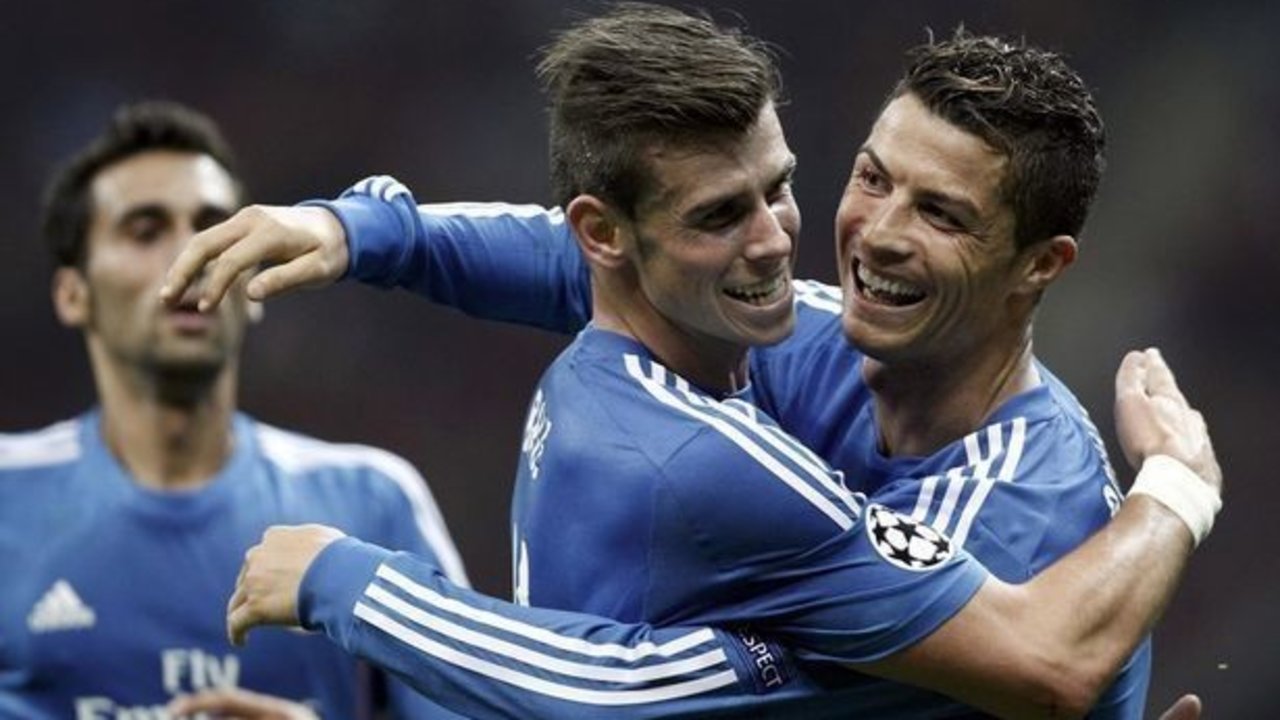 Cristiano Ronaldo celebra un gol con Gareth Bale.