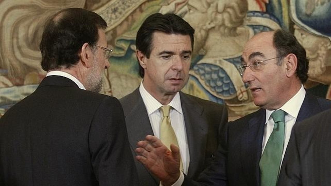 Sánchez Galán dialoga con Rajoy y Soria.