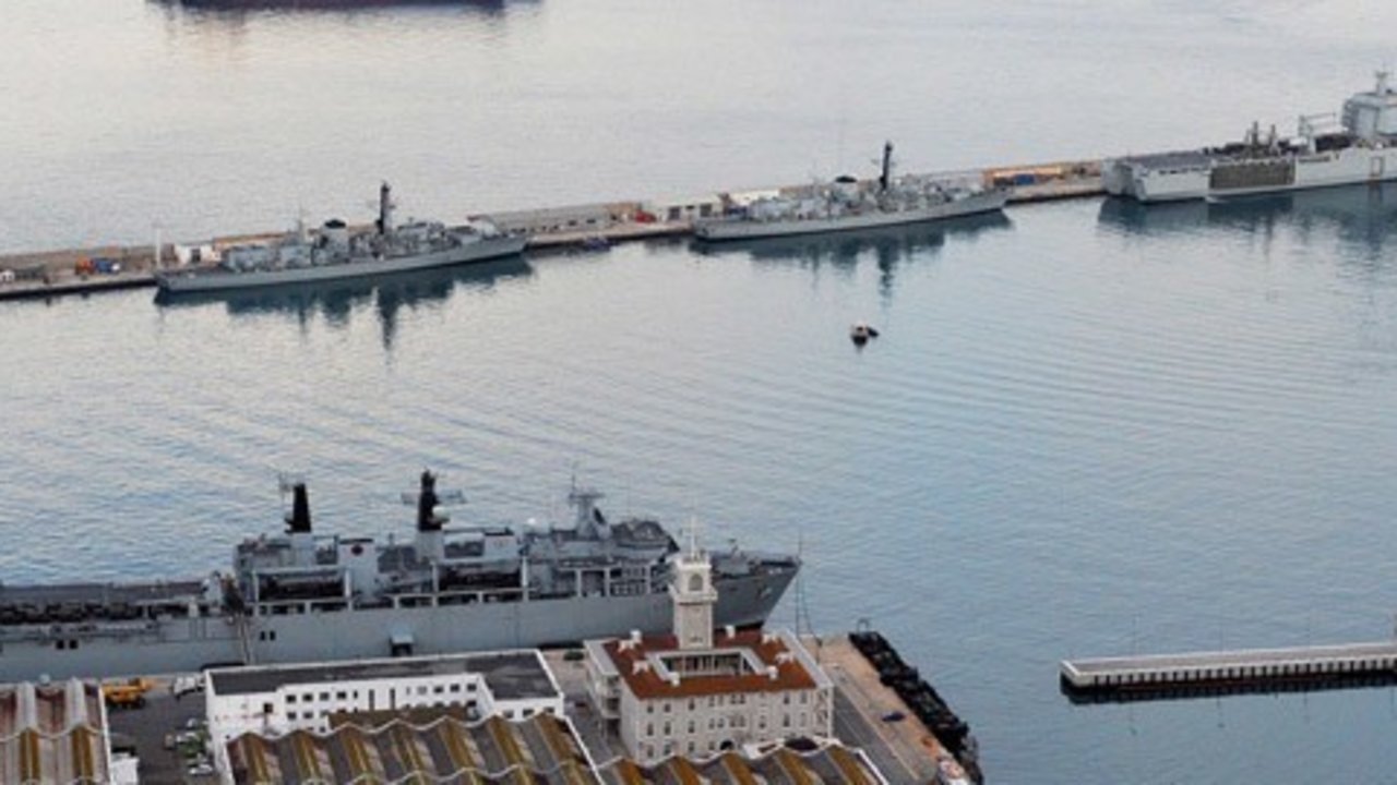 Buques militares del Reino Unido en el puerto de Gibraltar.