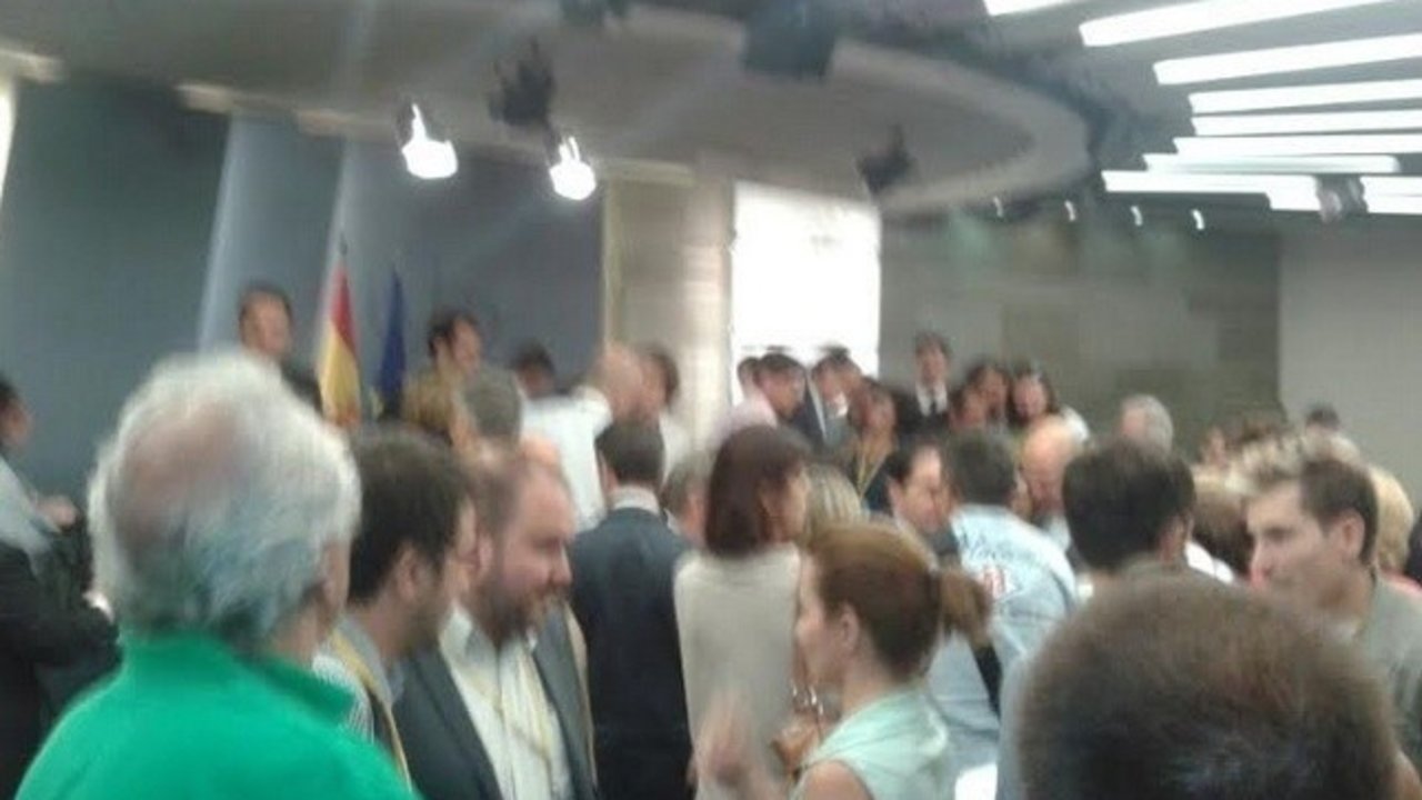 Los periodistas abarrotaron la sala de prensa.