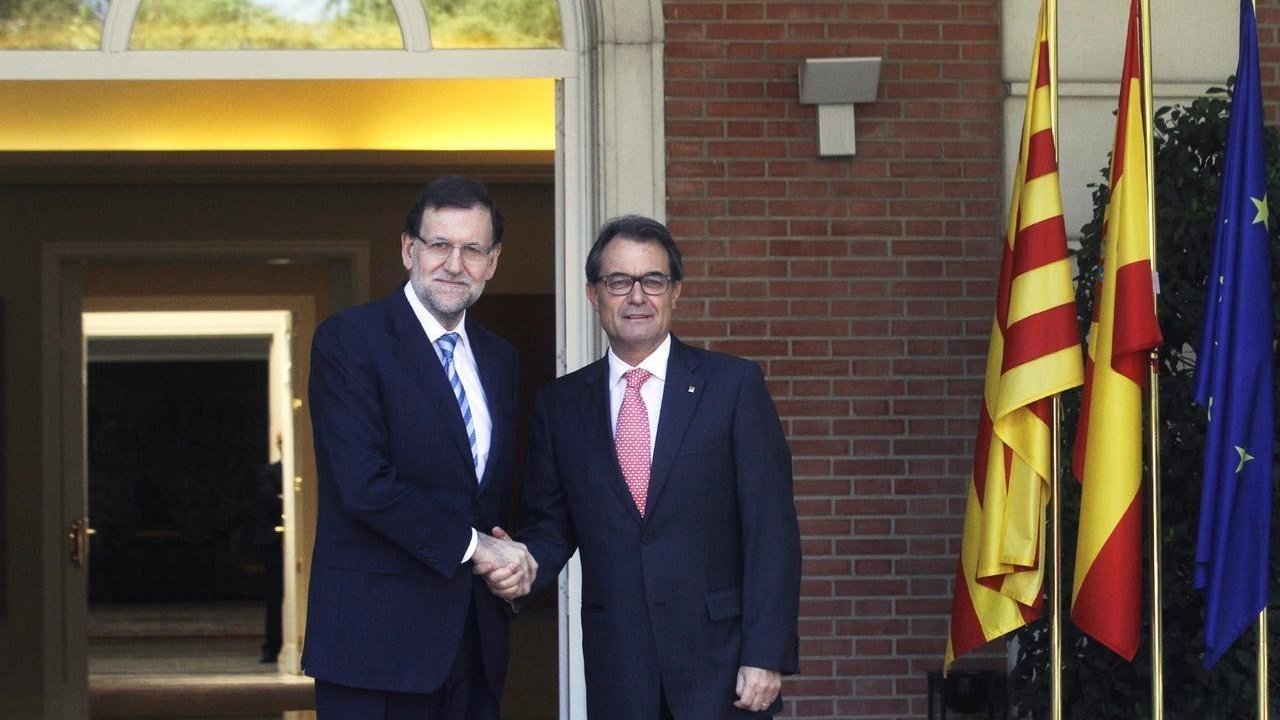 Mariano Rajoy recibe a Artur Mas en La Moncloa.