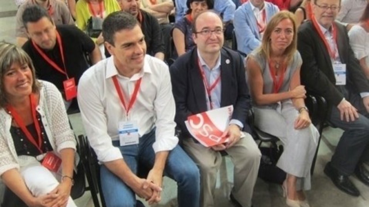 Pedro Sánchez y Pedro Sánchez junto a Miquel Iceta.
