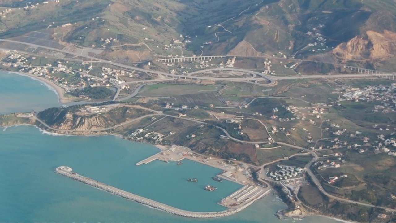 Vista aérea de la base naval de Ksar Sghir.