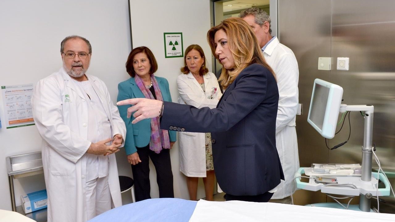 Susana Díaz, en una visita al Hospital de Valme.