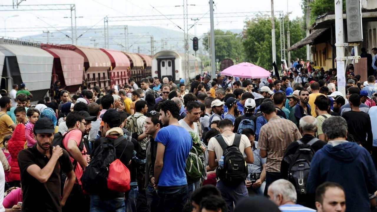 Refugiados en una estación de tren. 