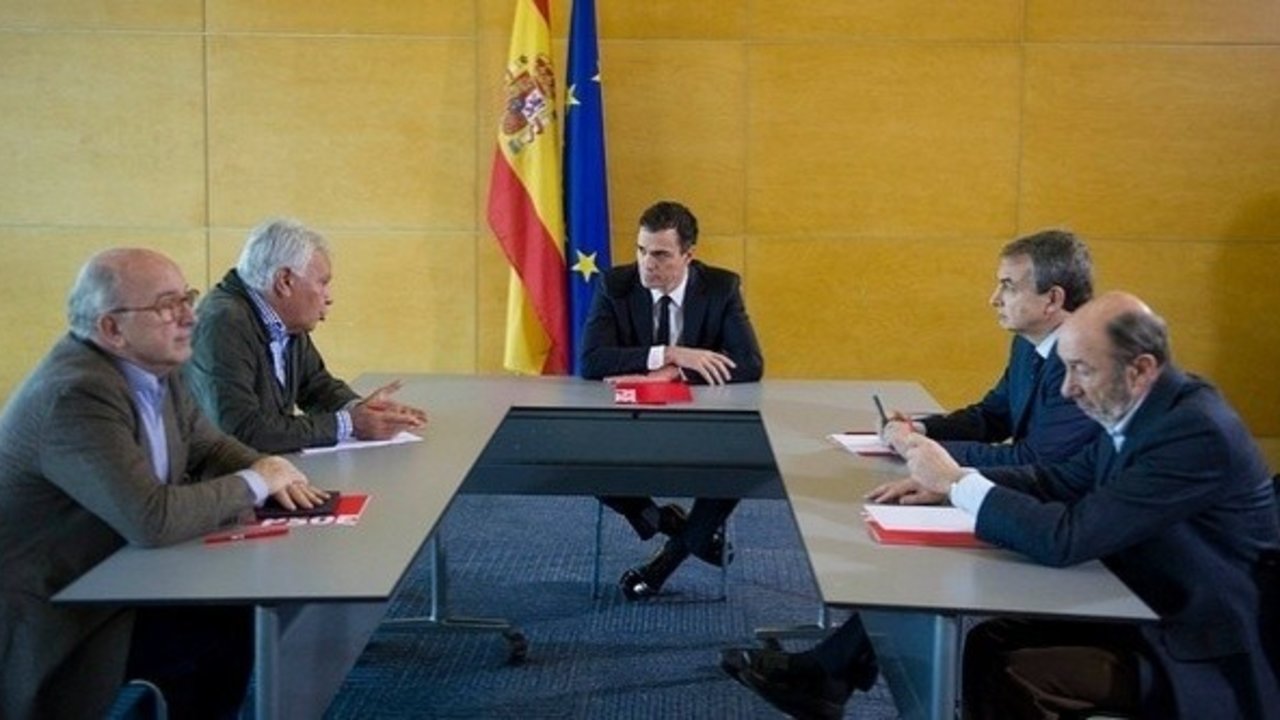 Pedro Sánchez, en la reunión con González, Almunia, Zapatero y Rubalcaba.