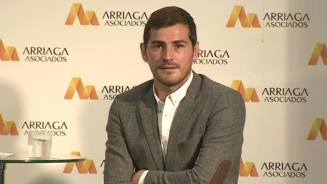 Iker Casillas en su presentación como imagen de Arriaga Asociados. 