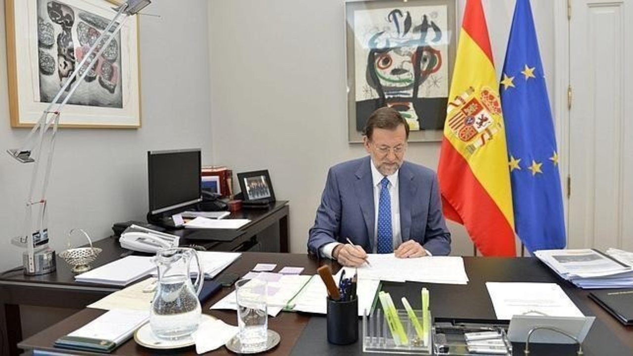 Mariano Rajoy en su despacho (foto: ABC).