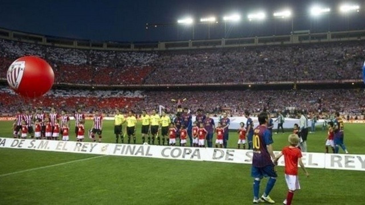 Barcelona y Sevilla quieren disputar en el Calderón la final de Copa.