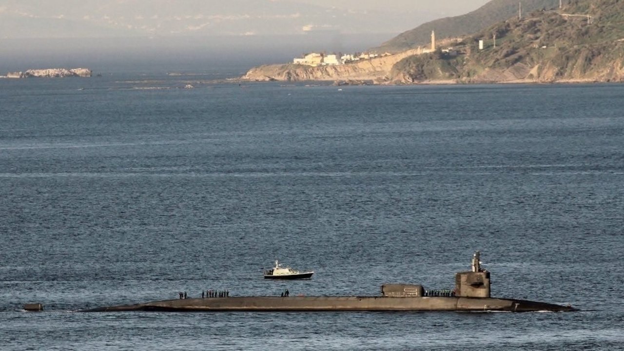 Submarino nuclear USS Florida de la clase Ohio, a su entrada en Gibraltar.