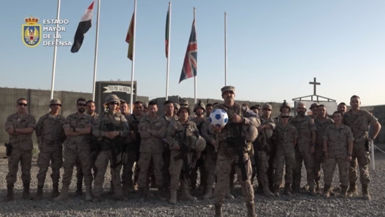 Militares españoles en Irak, en un fotograma del vídeo del EMAD.