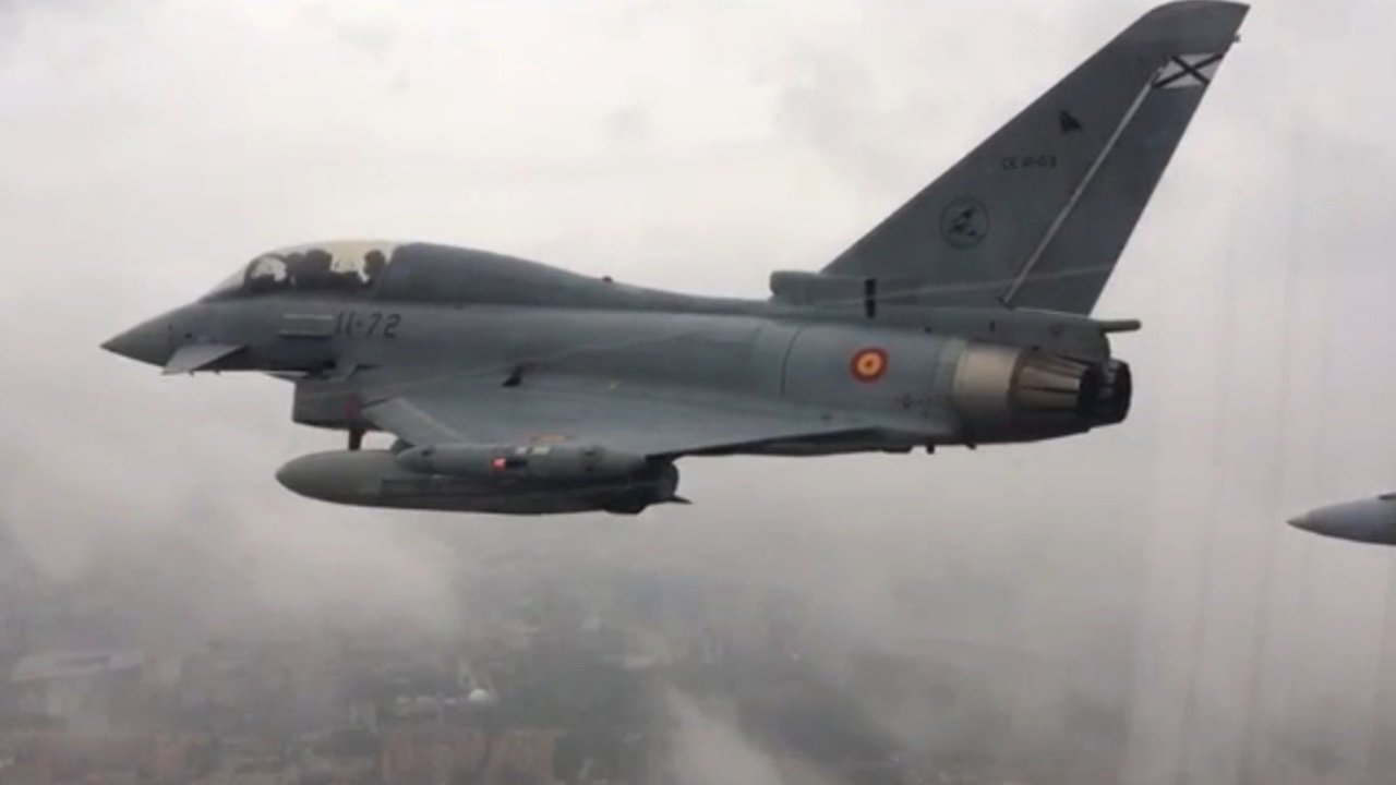 Un Eurofighter del Ala 11 volando sobre Madrid el pasado 12 de octubre.