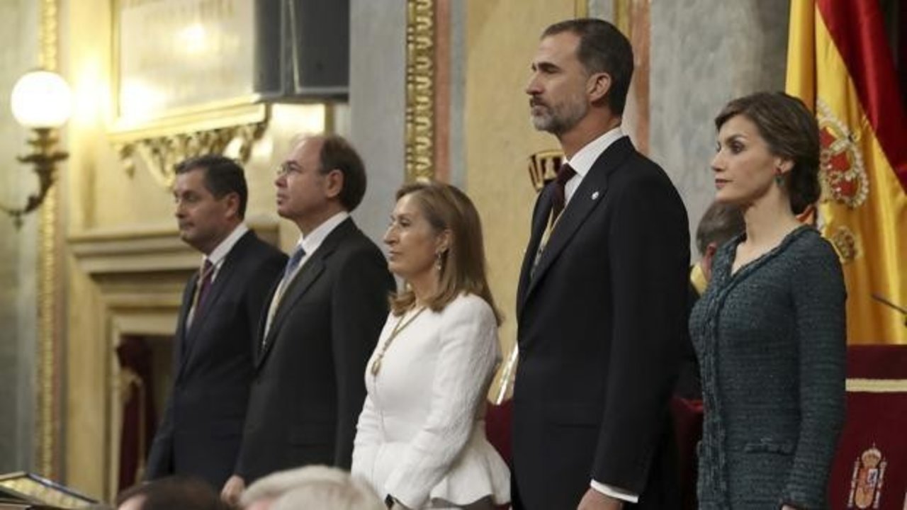 Los Reyes, junto a la presidenta del Congreso, Ana Pastor.