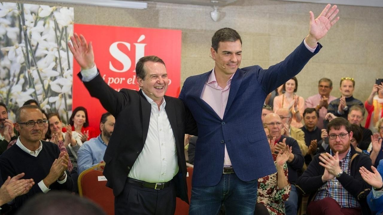 Abel Caballero y Pedro Sánchez, en un mitin del PSOE.