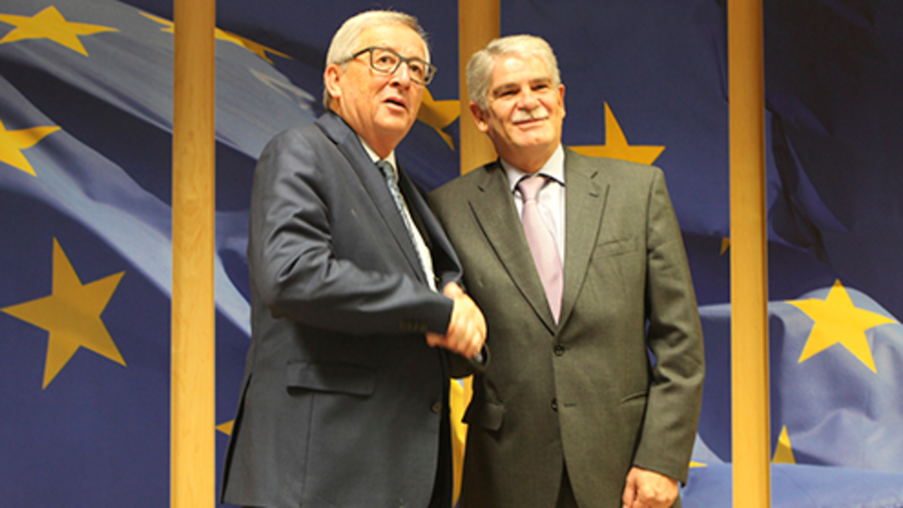 El ministro Dastis junto a Juncker, presidente de la Comisión Europea. 