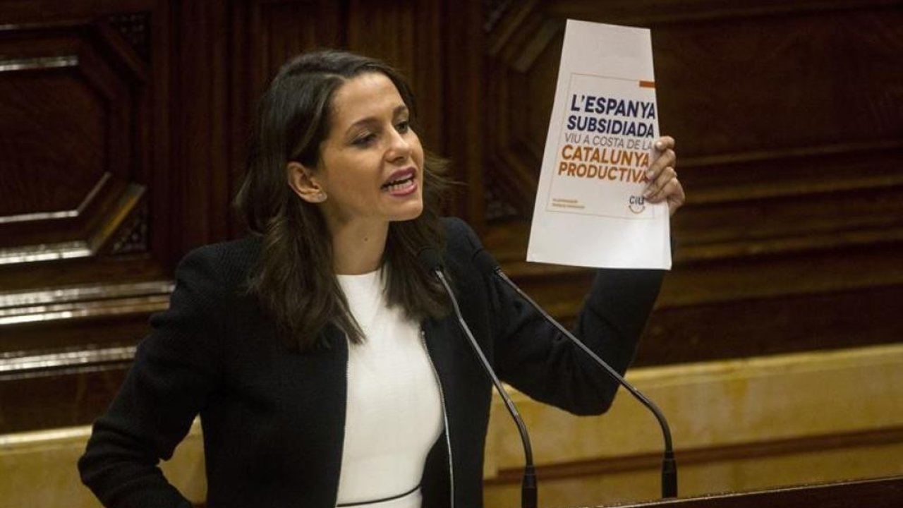 Inés Arrimadas, durante una comparecencia en el Parlament.